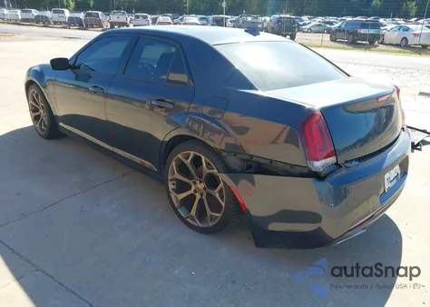 2015 Chrysler 300 300S z USA, uszkodzony, nr VIN 2C3CCABG9FH922537